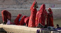 Los saris rojos