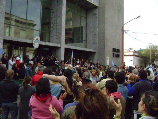 manifestacin frente al Juzgado Feder. de C. del U