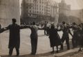 1949- bailando alrededor del Obelisco