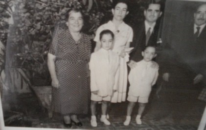 "mis suegros,los padres de mi suegro, mi marido y m" de Amparo Josefina Maggi