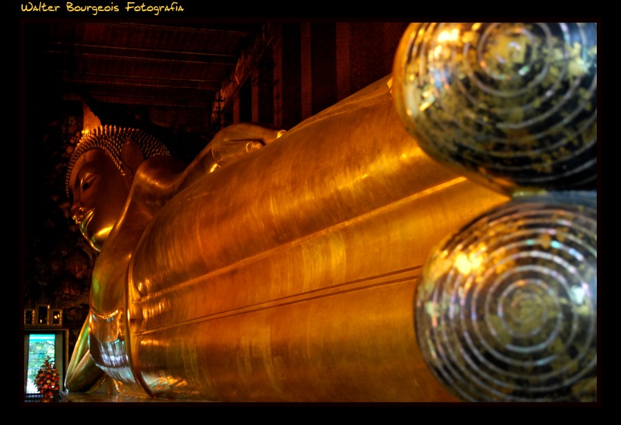 "Buda Yacente - Bangkok - Tailandia" de Walter Bourgeois
