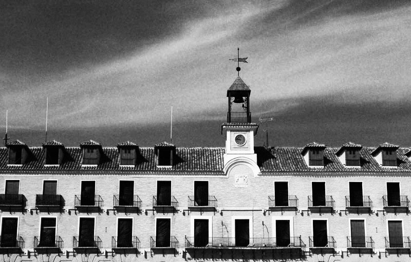 "Balcones y ventanas. XLVIII." de Felipe Martnez Prez