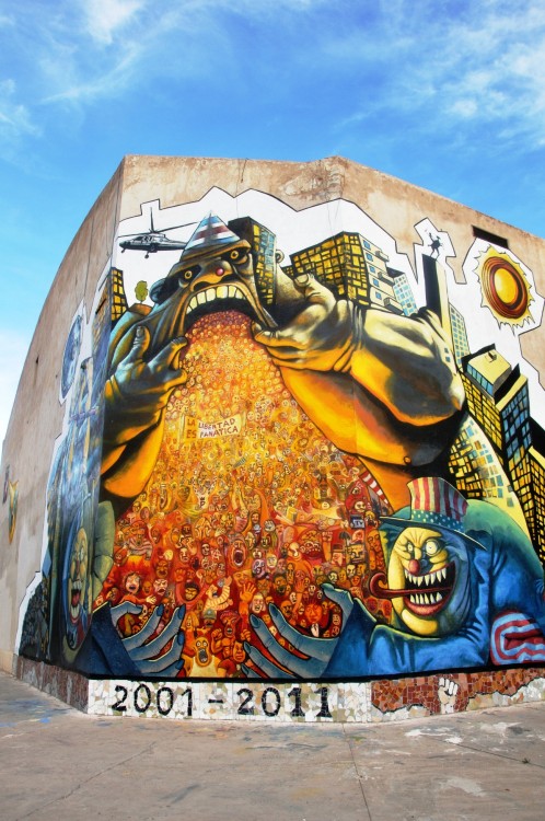 "....mural..... de aca nomas...del barrio" de David de Luca