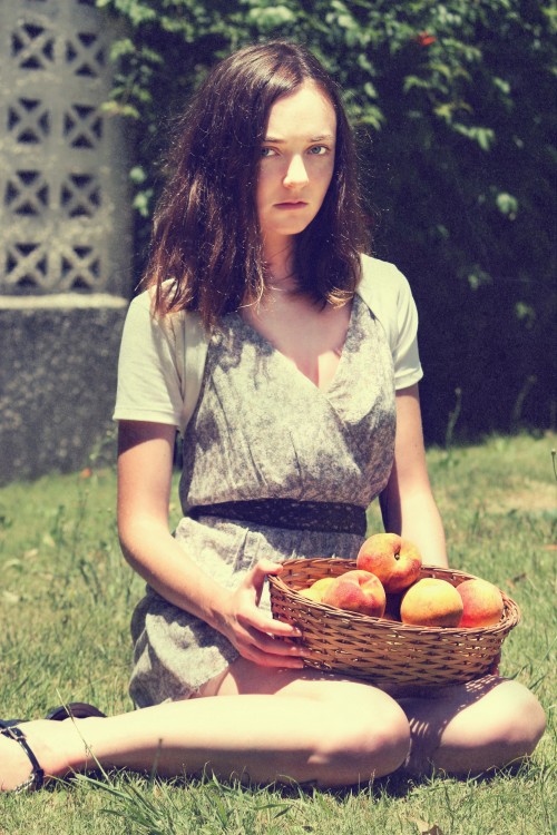 "Girl with peaches" de Yulia Lyulkina