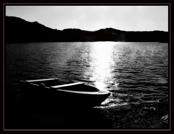 "Ocaso sobre el lago ...." de Arturo H. Pea