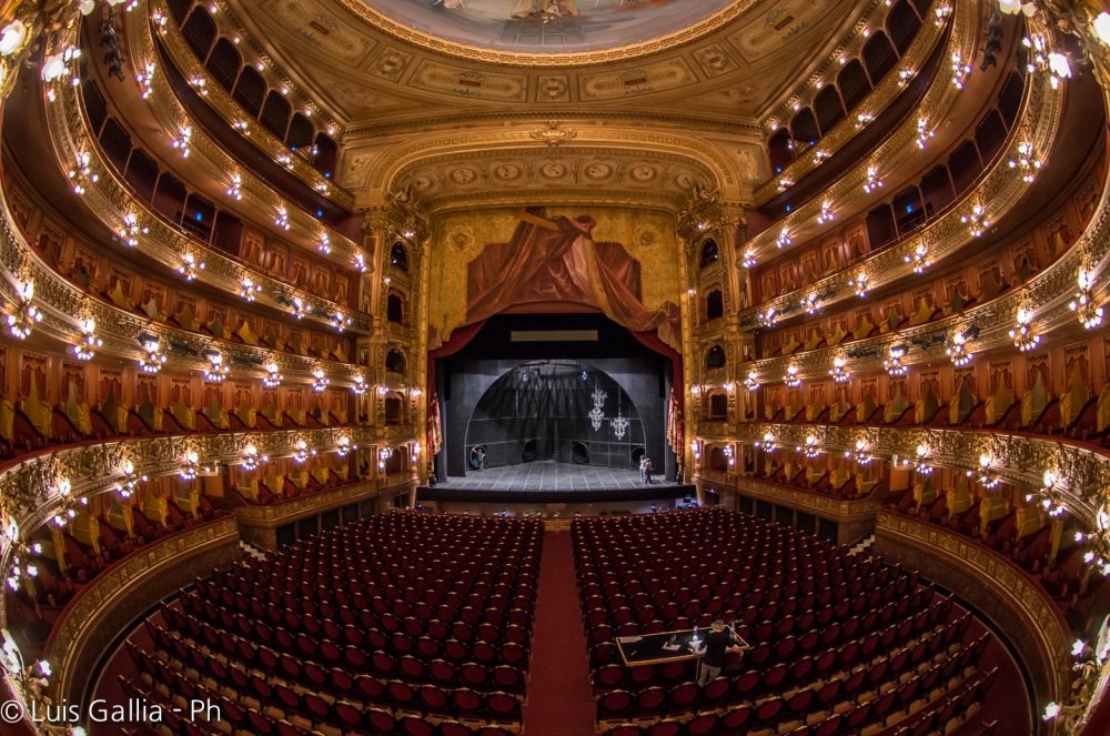 "Teatro Colon Mayo 11 , 2013" de Luis Gallia