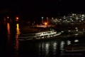 Vista nocturna del puerto de Venecia