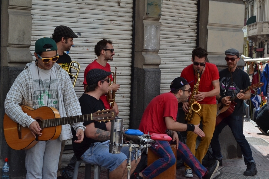 "Musicos callejeros." de Miguel Demarco
