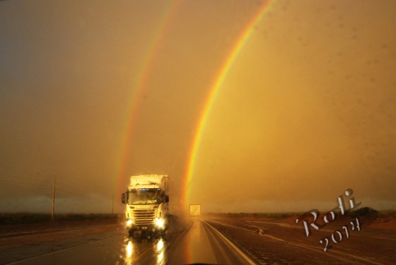 "El camion del arco iris" de Rolando Lizarraga