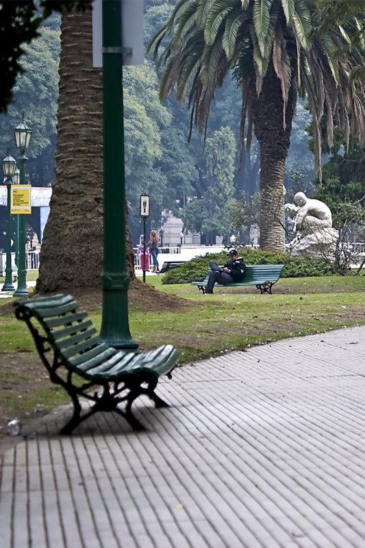"Paseo de plaza" de Carlos Francisco Montalbetti