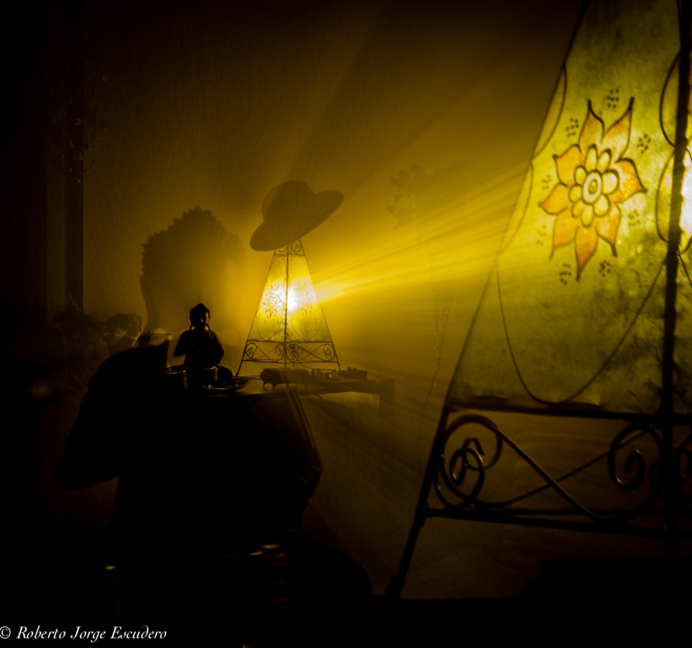 "Si hay luces hay sombras" de Roberto Jorge Escudero