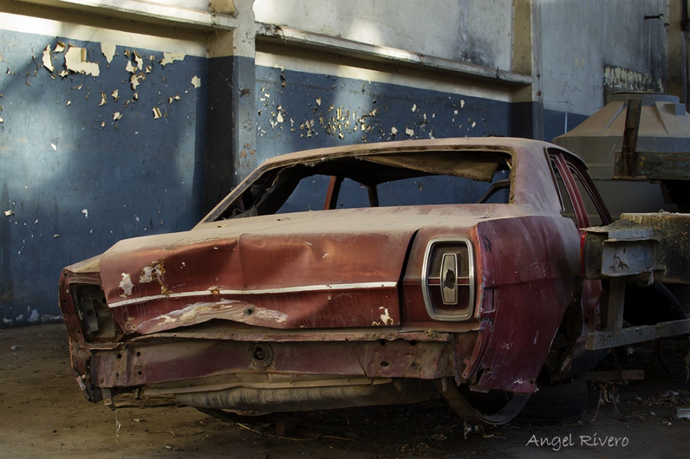 "Una mquina abandonada" de Angel Rivero