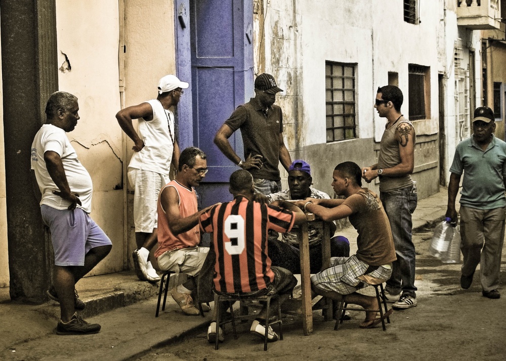 "La partida de cartas (La Habana,Cuba)" de Jos M Macas Caball