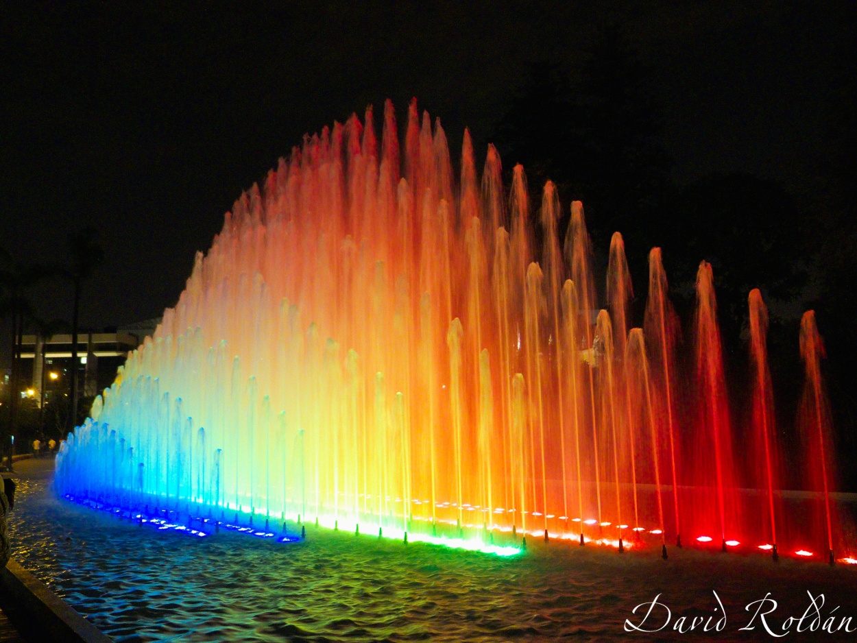 "Fuente arco-iris" de David Roldn