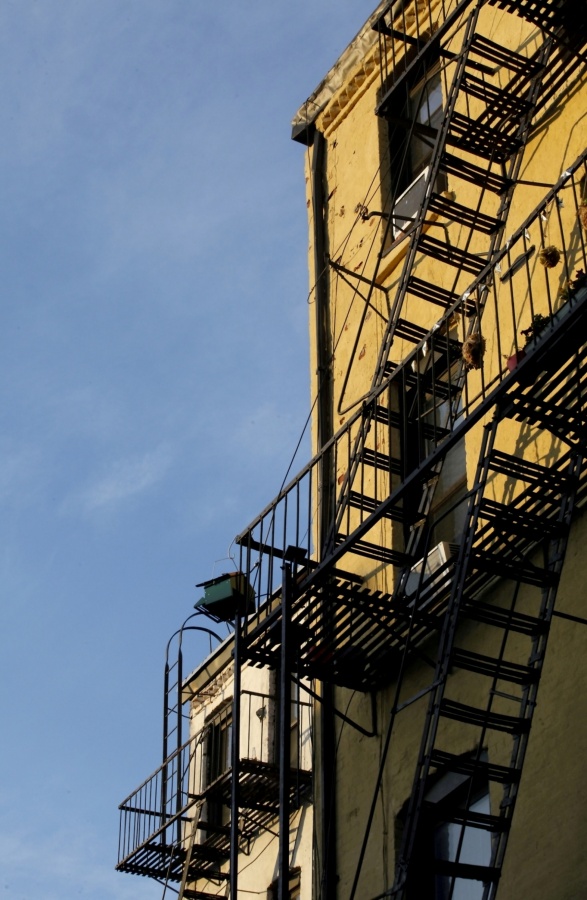 "Escaleras de N.Y. 3" de Francisco Luis Azpiroz Costa