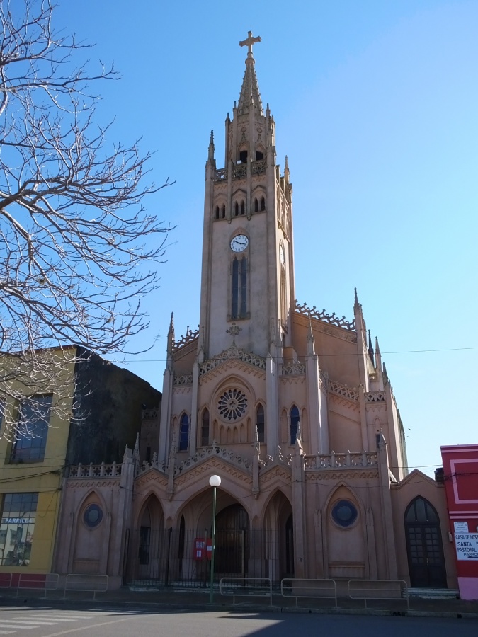 "Iglesia Santa Isabel de Paso de los Toros" de Juan Fco. Fernndez