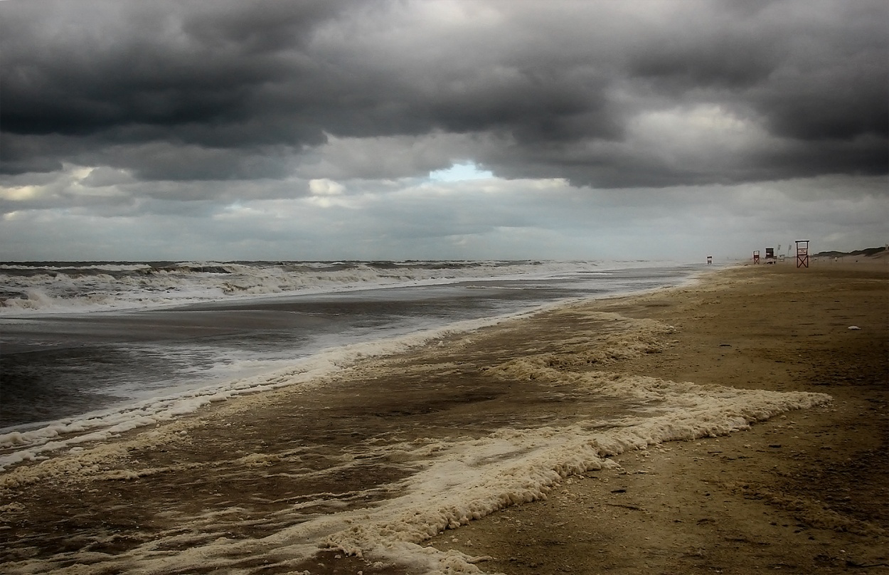 "tormenta en la playa" de Edith Polverini
