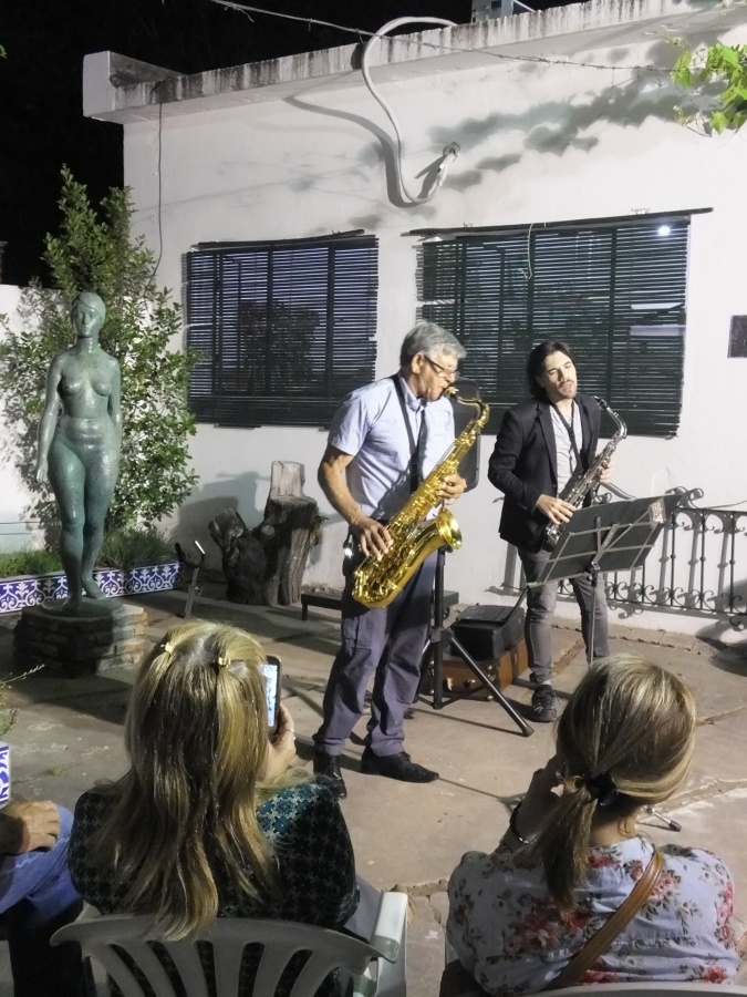"Los saxofonistas tocan para las musas" de Juan Fco. Fernndez