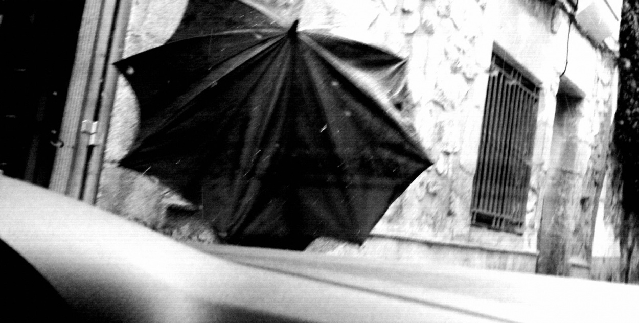 "Paraguas malvolo." de Felipe Martnez Prez