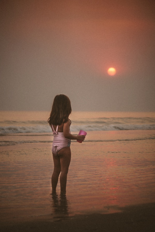 "Jugando con el sol" de Lorna Aguirre