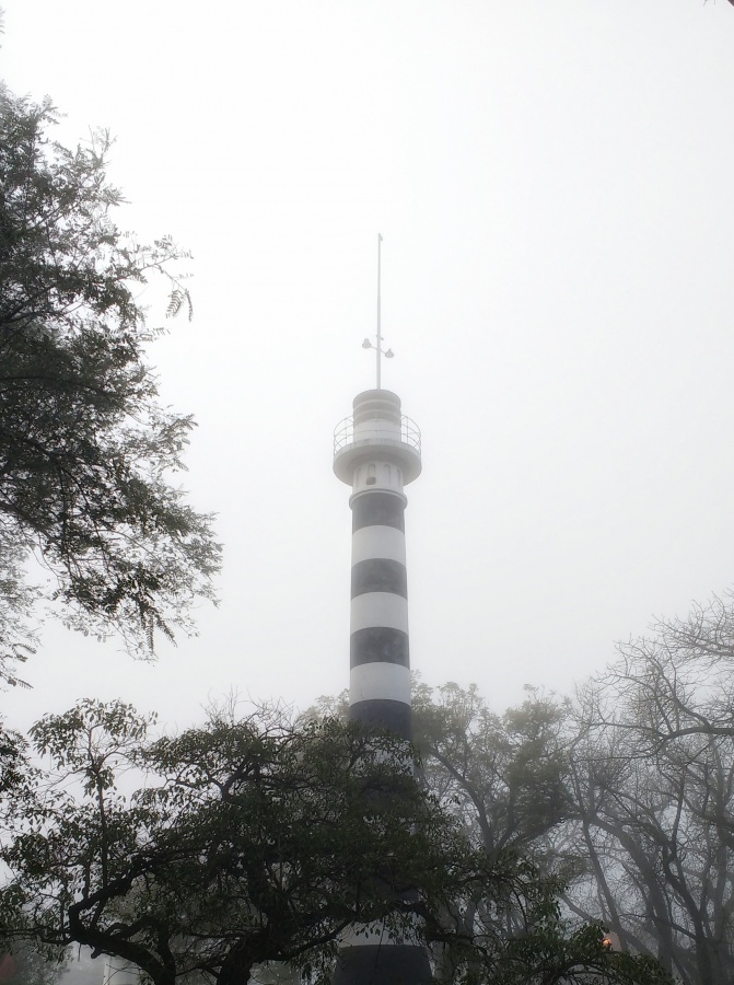 "Misty morning lighthouse" de Hernn Bieler