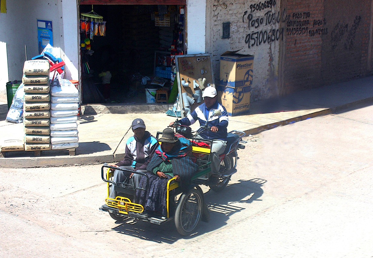 "Moto taxi al medioda" de Alberto Jara