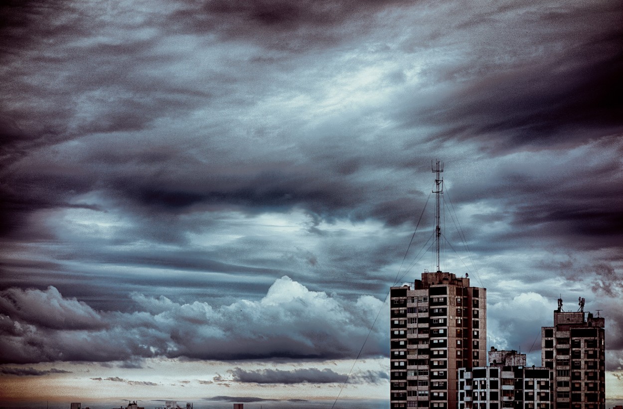 "Cables, antenas, nubes y torres" de Christian Gonzlez