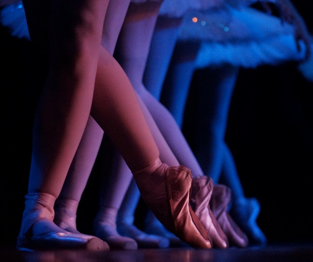 "Bailarinas de fila" de Lorna Aguirre