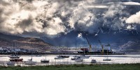 Ushuaia, puerto y nubes.