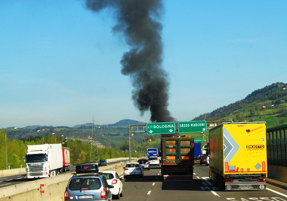 Foto 2/Incendio en la autopista