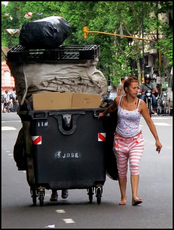 FotoRevista / Convocatoria / Transportando bartulos de Jorge Vicente Molinari