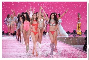 Una exfotógrafa de Victoria`s Secret revela los trucos de mentirosa `perfección` de las modelos