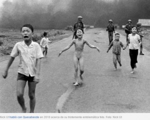 Polémica por la censura en Facebook de la famosa foto de la niña del napalm