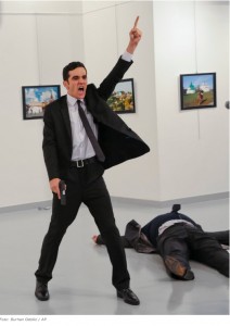 Soy periodista, tengo que hacer mi trabajo. El relato del fotgrafo que retrat el asesinato del embajador ruso en Tur