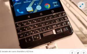 BlackBerry y el Moto Z de Lenovo mantienen vivos los teclados fsicos para telfonos en el MWC 2017