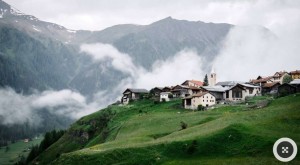 Un pueblo suizo les prohibió a los turistas sacar fotos
