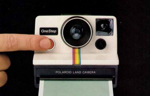 Polaroid demanda a Fujifilm el pago de derechos por los bordes de su película instantánea cuadrada