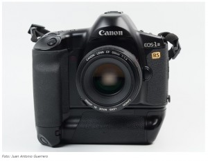 Canon EOS-1N RS, así es la cámara que en 1995 ya jugaba con los espejos