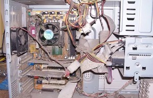 As debes limpiar tu ordenador de polvo, suciedad y lquidos que se han derramado