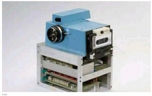 La primera cámara digital portátil, de Kodak, tenía un sensor de 0,01 Mpx y guardaba las fotos en una cinta de cassette