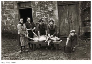 En peligro el archivo fotogrfico de Virxilio Vieitez, el fotgrafo que retrat la Galicia rural