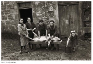 En peligro el archivo fotogrfico de Virxilio Vieitez, el fotgrafo que retrat la Galicia rural