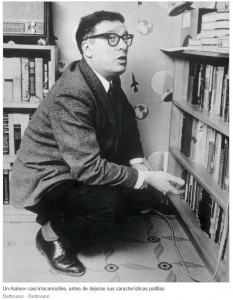 Isaac Asimov. El escritor que se adelant 80 aos a ChatGPT, y al que seguimos sin prestar atencin