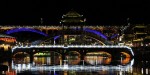 El puente Nanhua de noche.