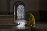 Orando en la tumba de Humayun