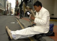 Tocando la trompeta en Lima