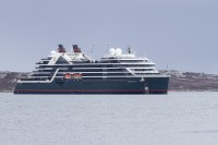 Crucero en Puerto Argentino