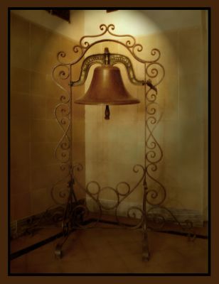 "Vieja campana de bronce" de Eli - Elisabet Ferrari