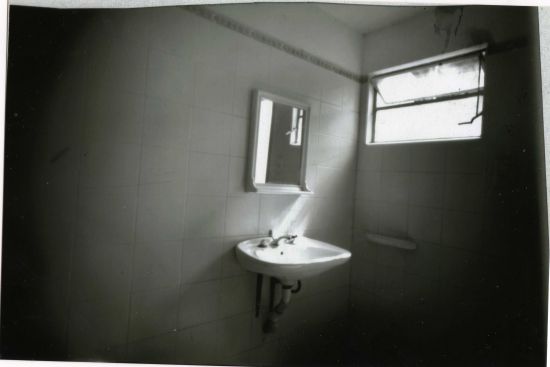"El toilette de la escuela de arte" de Carmen Nievas