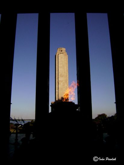 "Monumento Nacional a la Bandera" de Ivn Pawluk